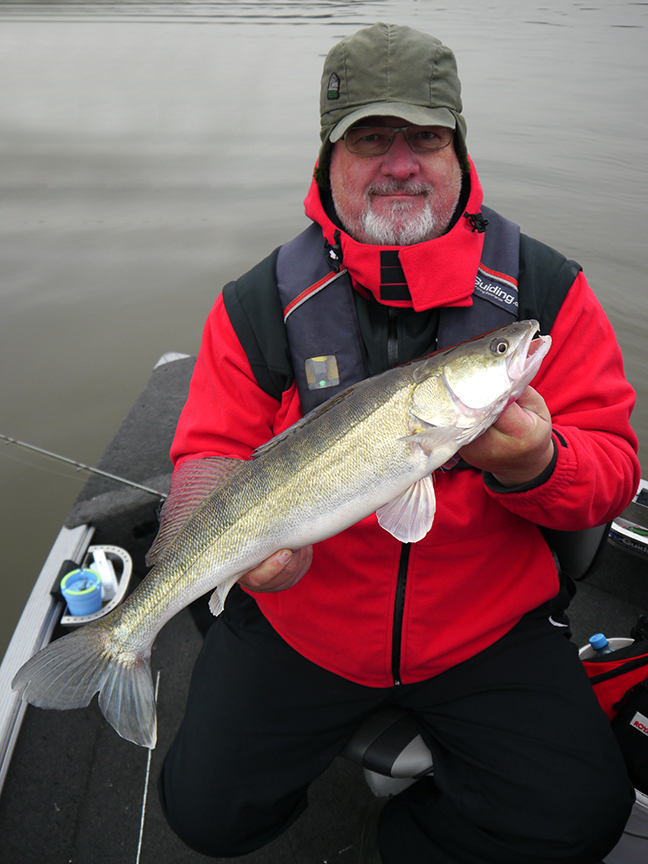 Pro-Guiding-Zander15386