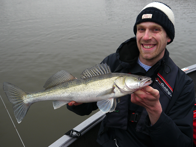 Pro-Guiding-Zander15389