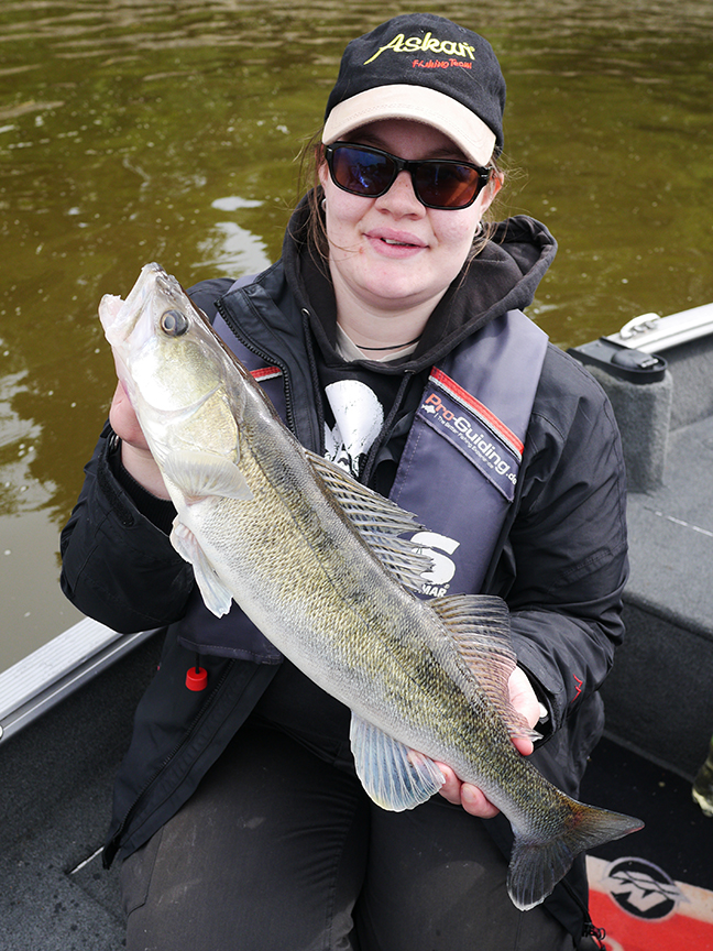 Pro-Guiding-Zander16007