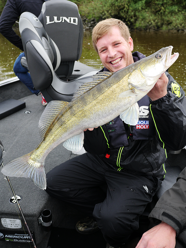 Pro-Guiding-Zander16015