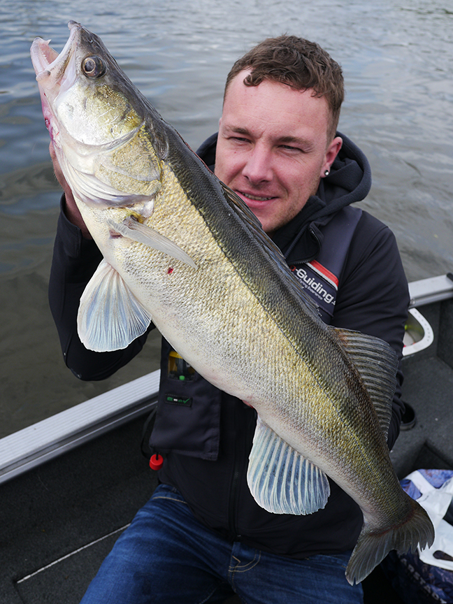 Pro-Guiding-Zander16016
