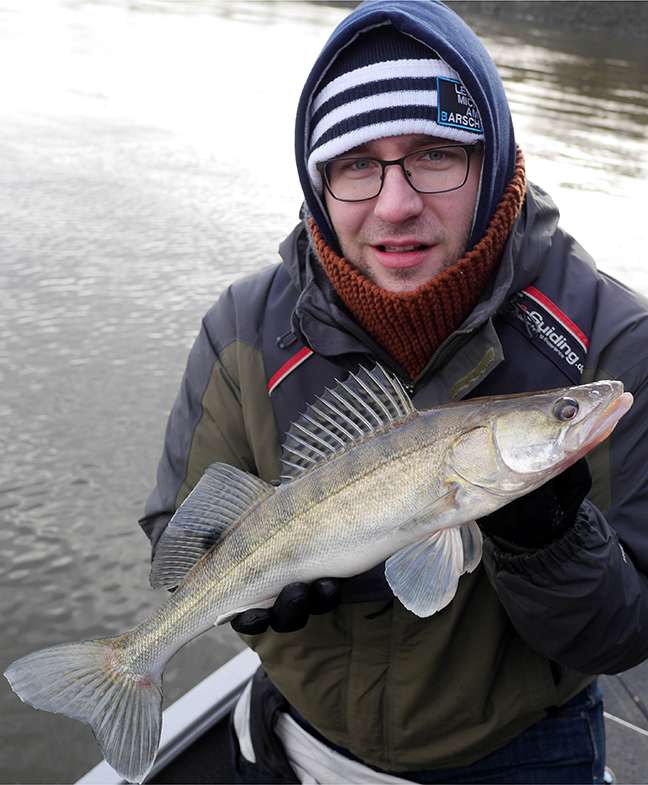 Pro-Guiding-Zander15396