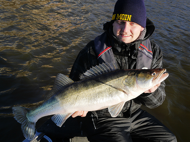 Pro-Guiding-Zander15399