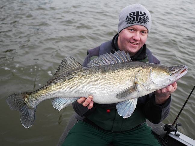 Pro-Guiding-Zander15407