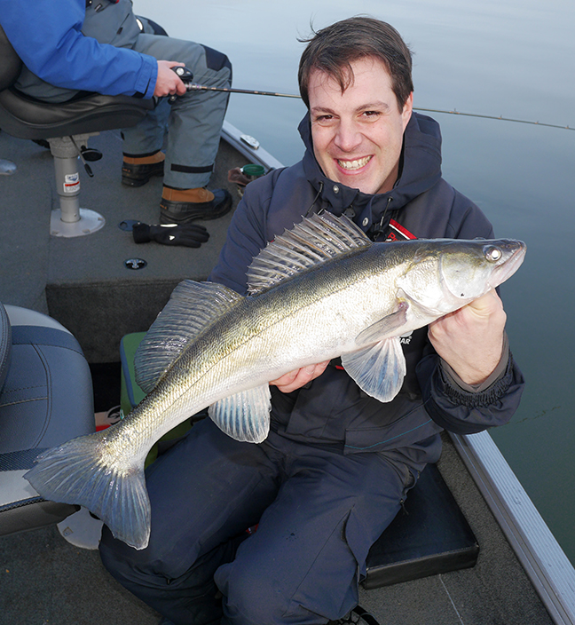 Pro-Guiding-Zander15408