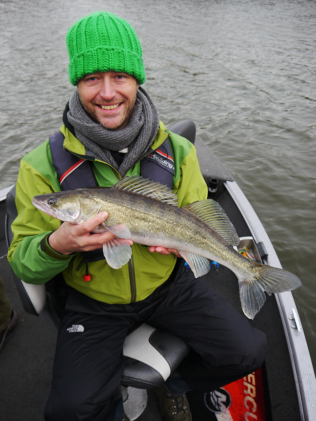 Pro-Guiding-Zander15413