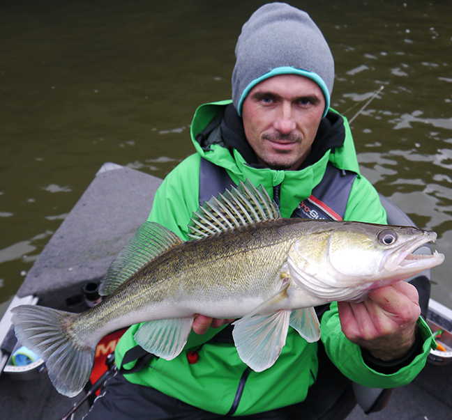 Pro-Guiding-Zander15414