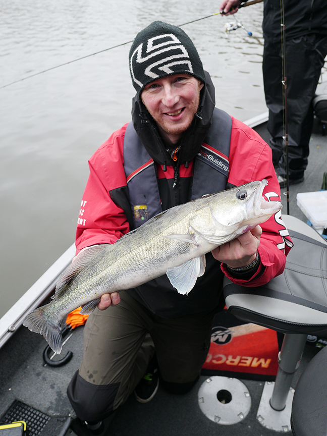 Pro-Guiding-Zander16018