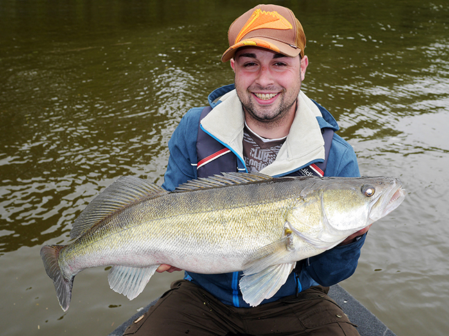 Pro-Guiding-Zander16021
