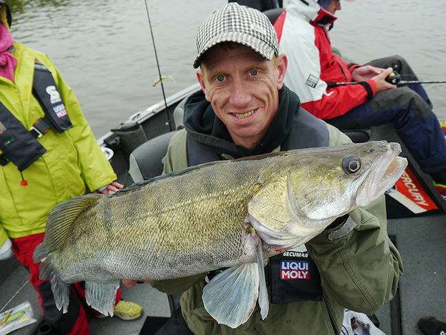 Pro-Guiding-Zander16024