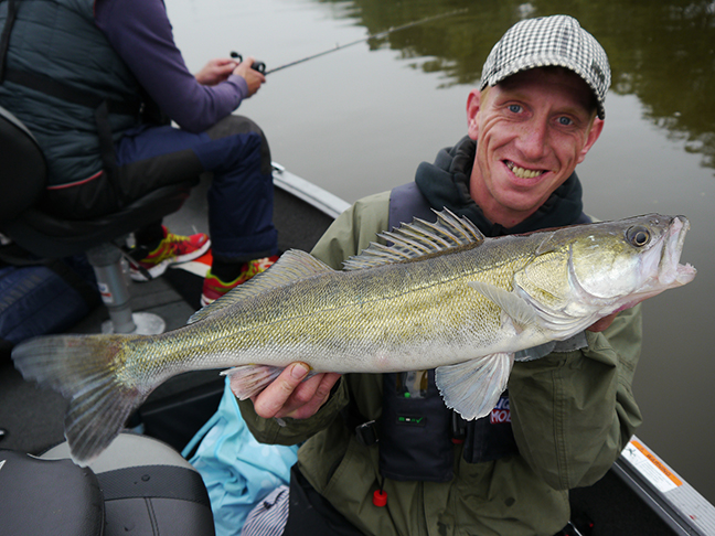 Pro-Guiding-Zander16025