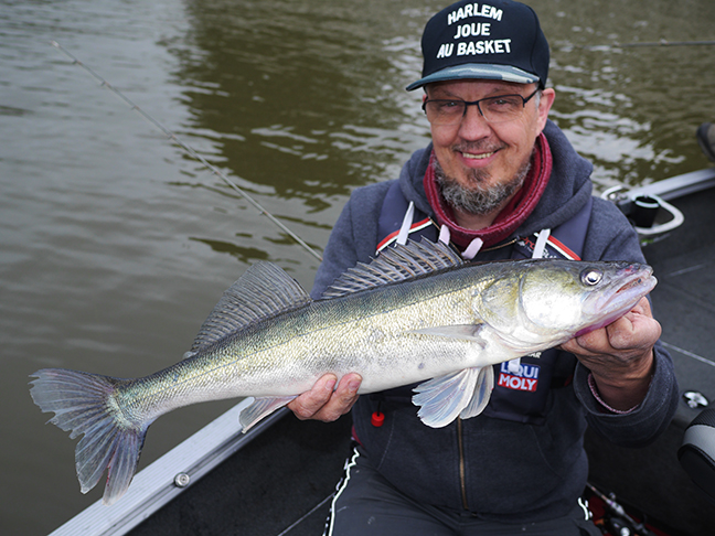 Pro-Guiding-Zander16032