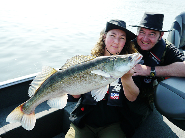 Pro-Guiding-Zander16034