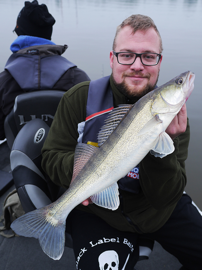 Pro-Guiding-Zander16037