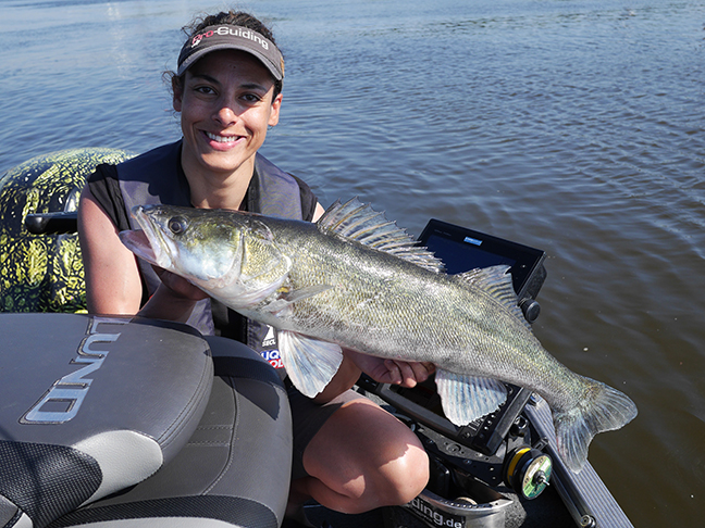 Pro-Guiding-Zander16041