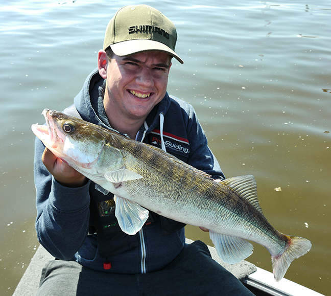 Pro-Guiding-Zander16052