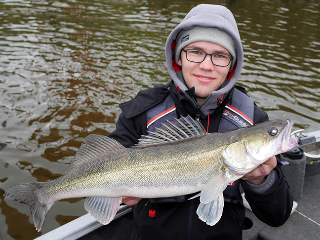 Pro-Guiding-Zander16056