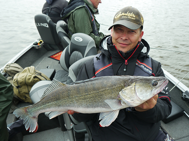 Pro-Guiding-Zander16062
