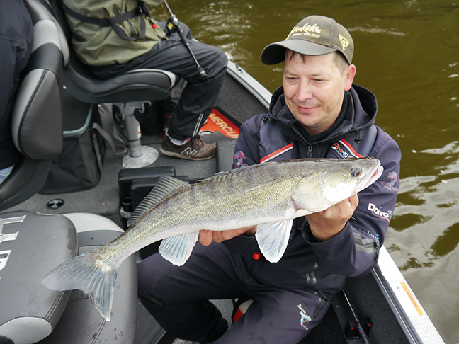 Pro-Guiding-Zander16064