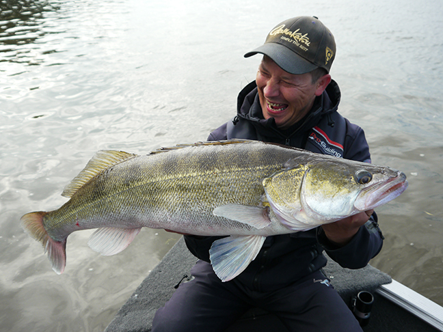 Pro-Guiding-Zander16065