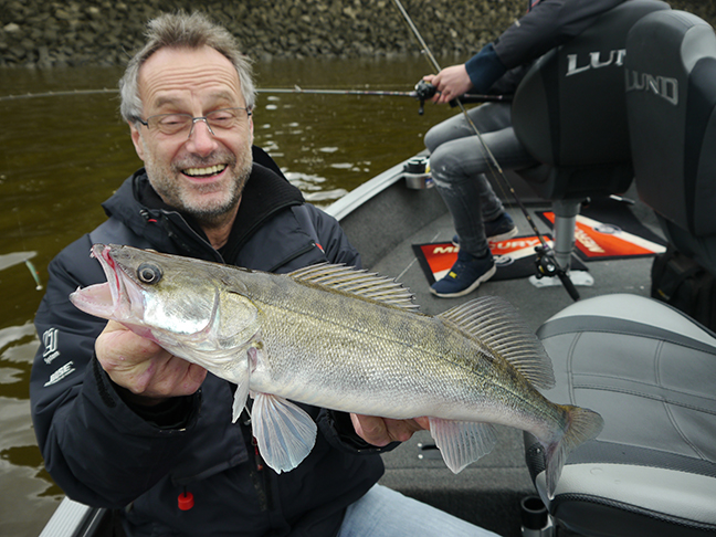 Pro-Guiding-Zander16066