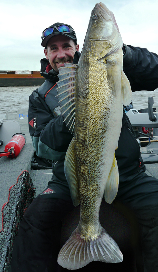 Pro-Guiding-Zander16078