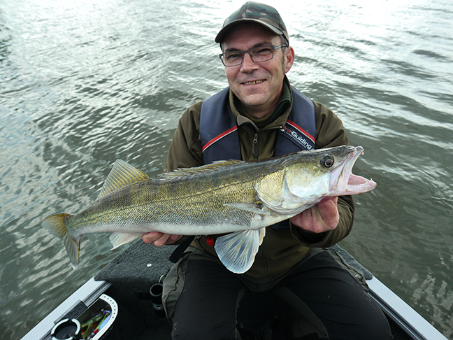 Pro-Guiding-Zander16087