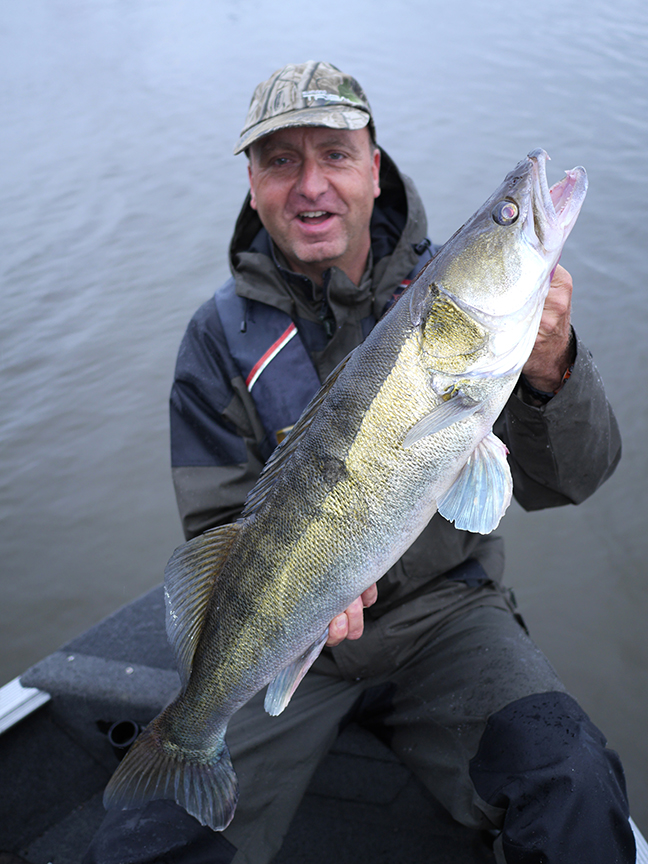 Pro-Guiding-Zander16089