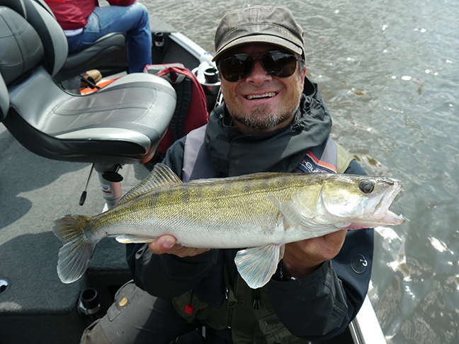 Pro-Guiding-Zander16096