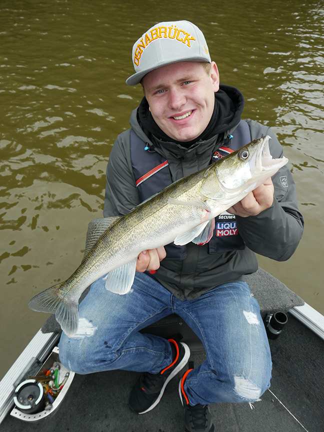 Pro-Guiding-Zander16102