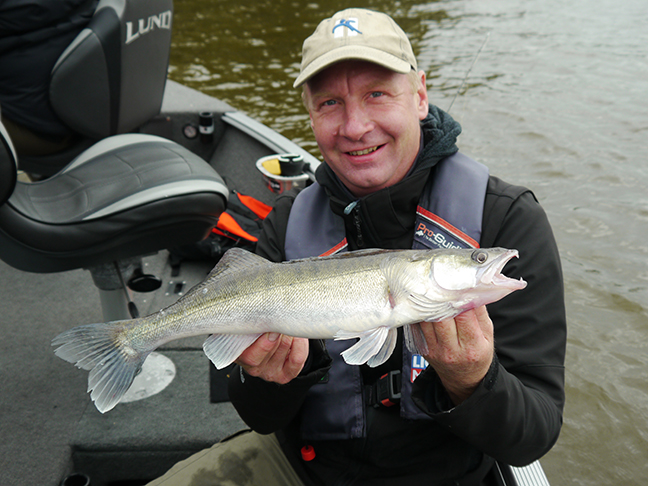 Pro-Guiding-Zander16160