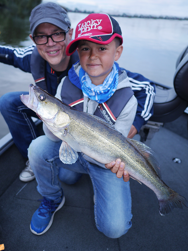 Pro-Guiding-Zander16178