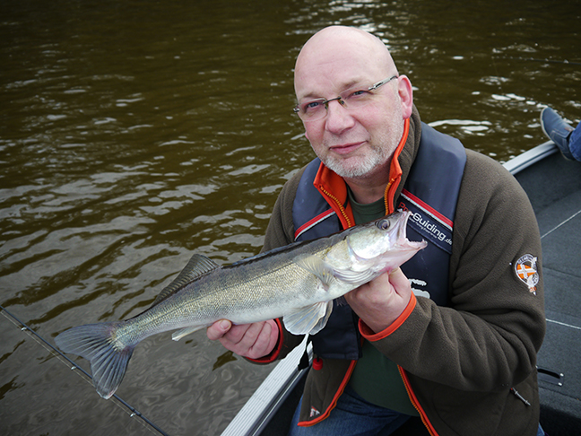 pro-guiding-zander16100