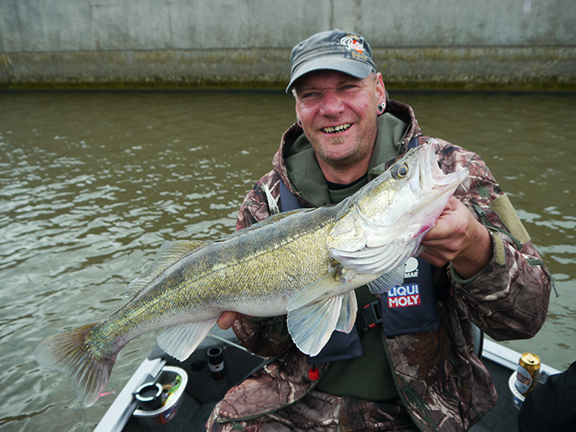 Pro-Guiding-Zander16133