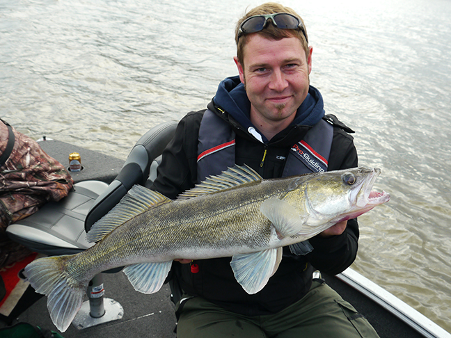 Pro-Guiding-Zander16134