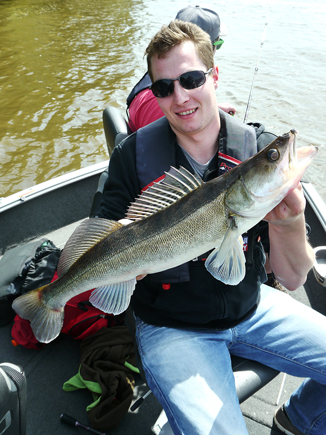 pro-guiding-zander16137