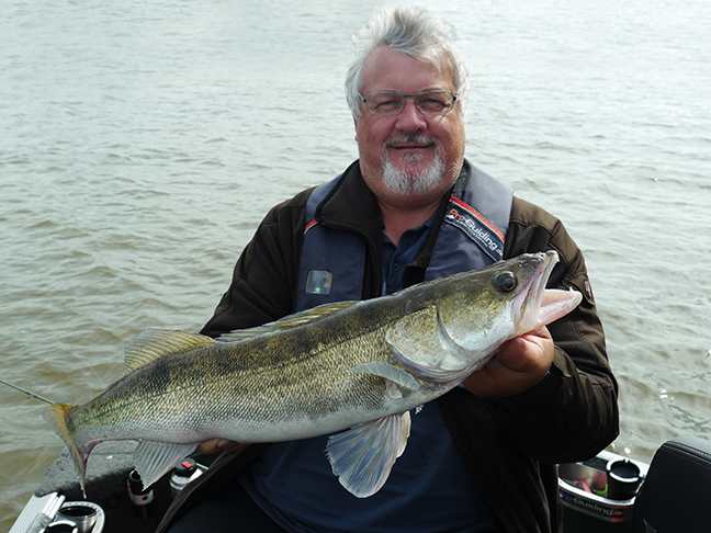 pro-guiding-zander16141