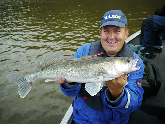 pro-guiding-zander16192
