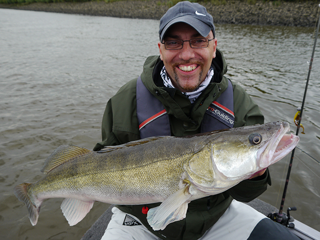 pro-guiding-zander16203