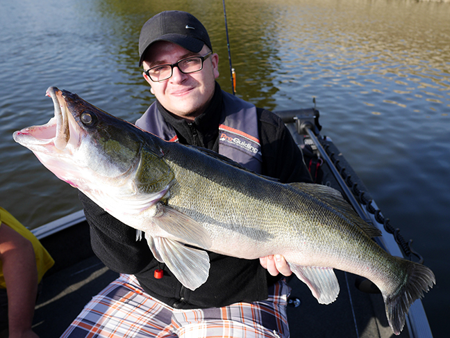 pro-guiding-zander16212
