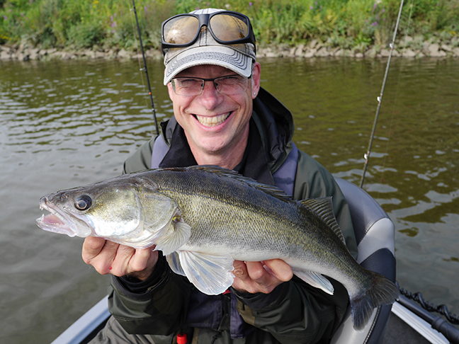 pro-guiding-zander16220