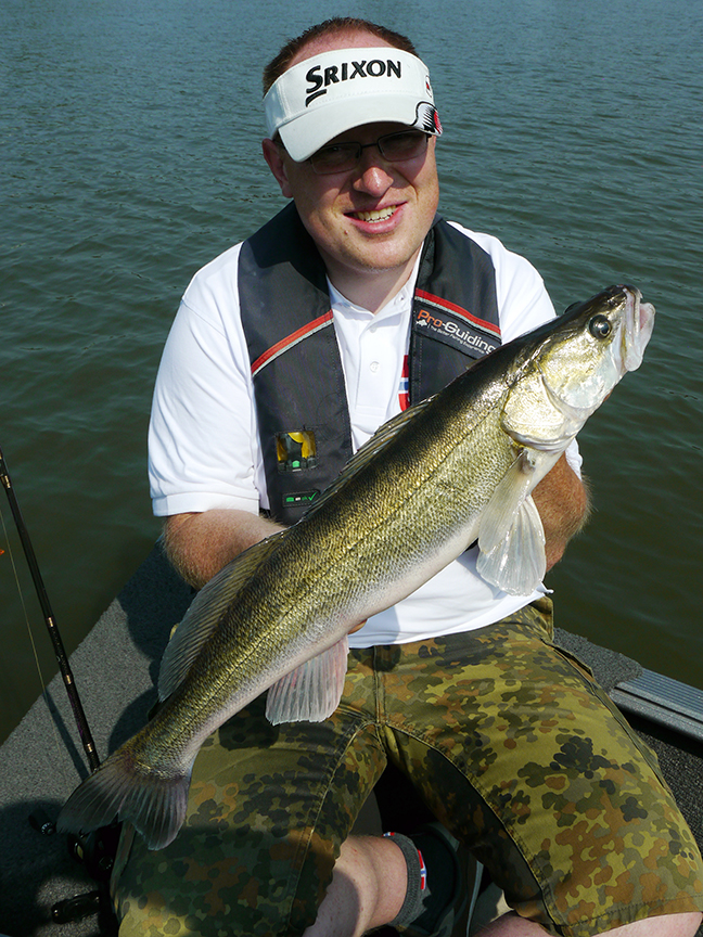 pro-guiding-zander16223