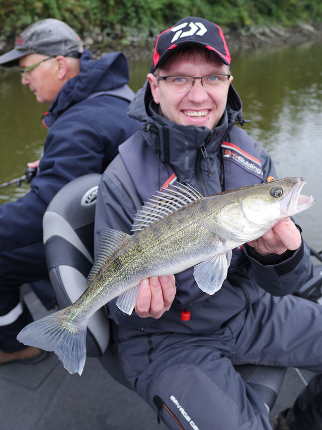 pro-guiding-zander16252