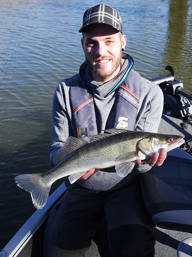 pro-guiding-zander16255