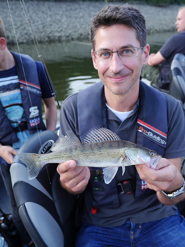 pro-guiding-zander16290