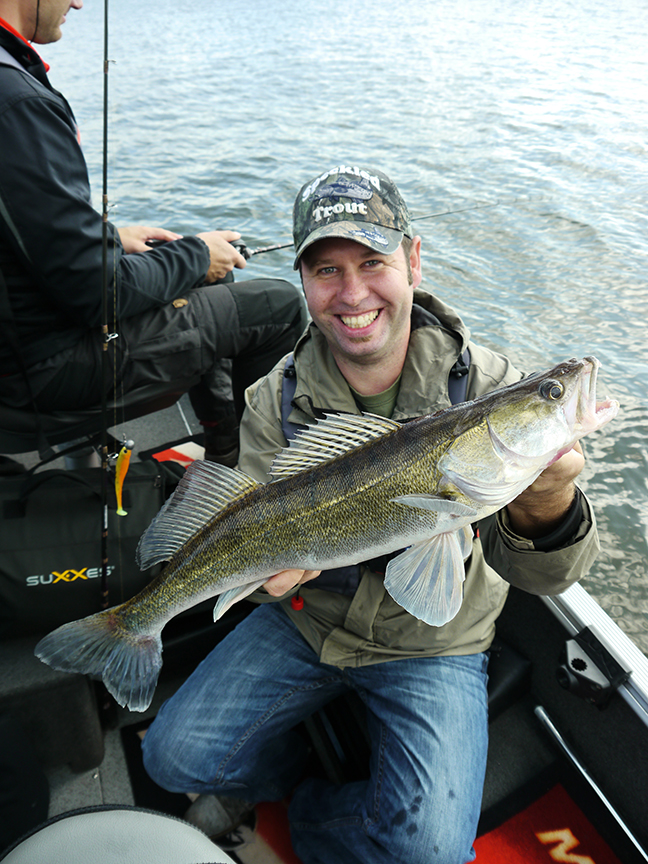 pro-guiding-zander16210