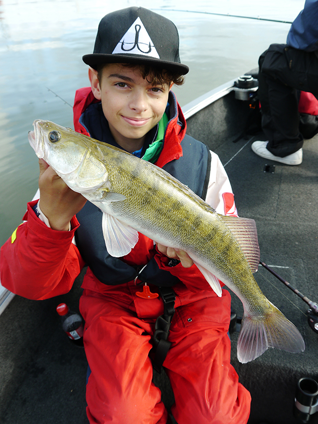 pro-guiding-zander16228