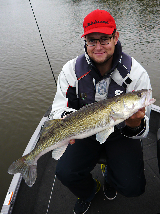 pro-guiding-zander16262