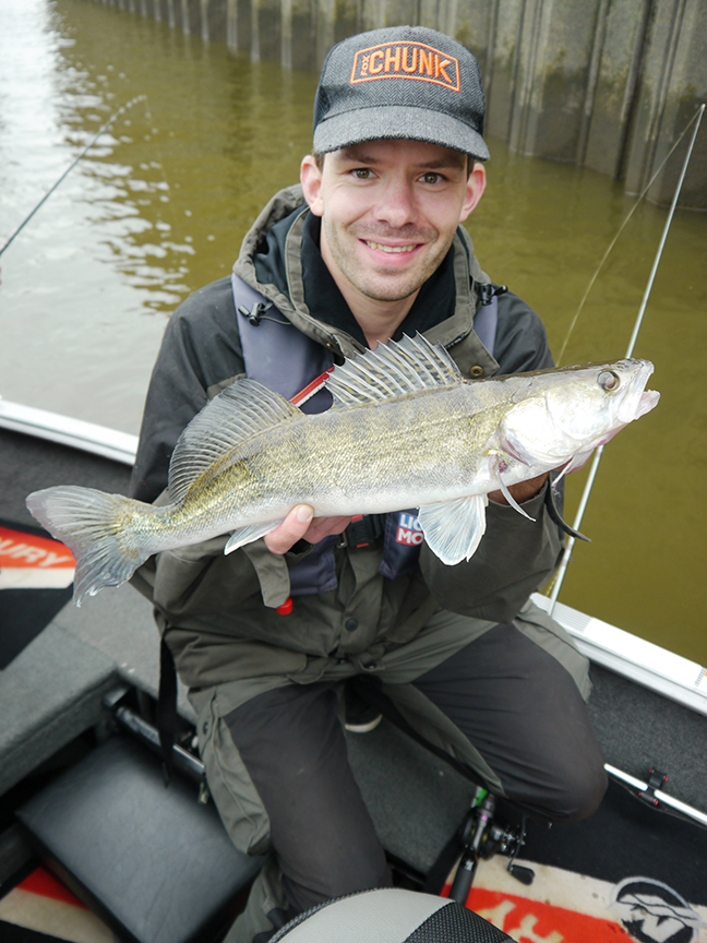 pro-guiding-zander16263