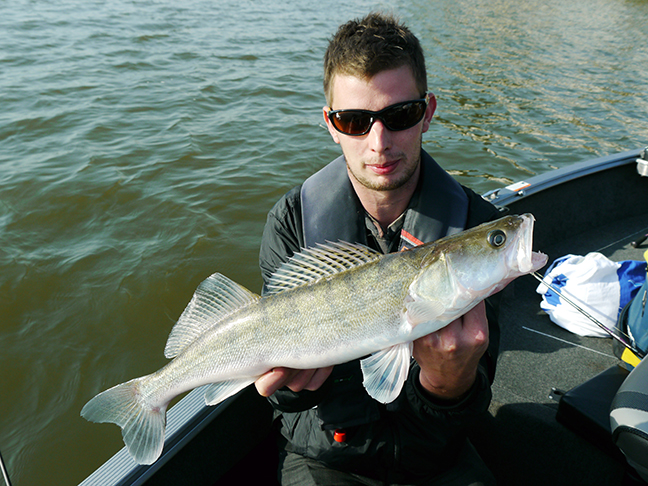 pro-guiding-zander16269